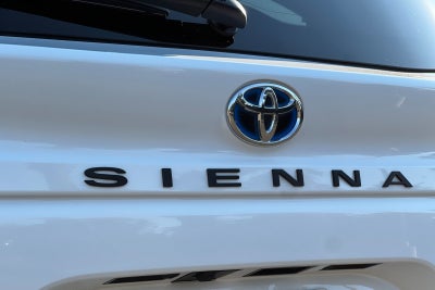 2021 Toyota Sienna LE 8 Passenger