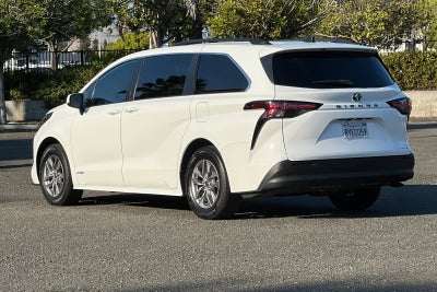 2021 Toyota Sienna LE 8 Passenger