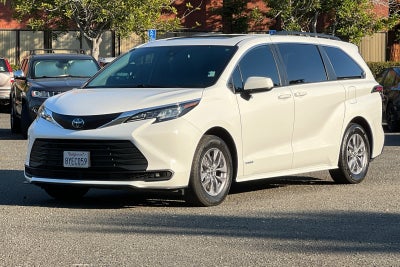 2021 Toyota Sienna LE 8 Passenger