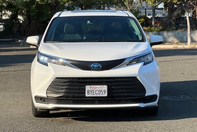 2021 Toyota Sienna LE 8 Passenger