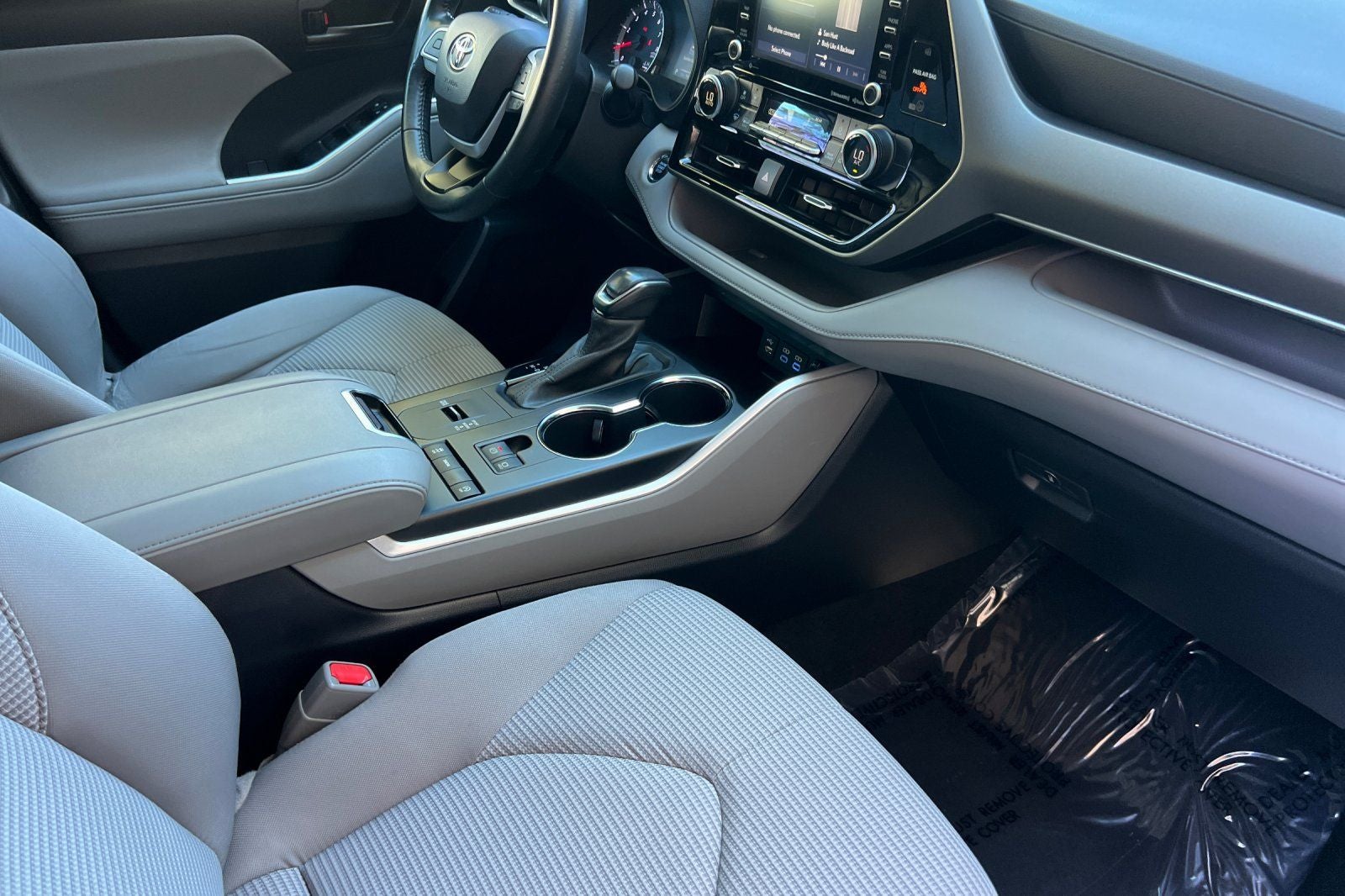 2022 Toyota Highlander LE