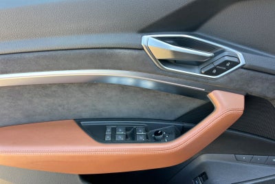 2019 Audi e-tron Prestige quattro