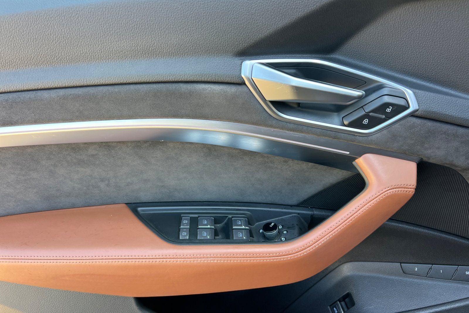 2019 Audi e-tron Prestige quattro