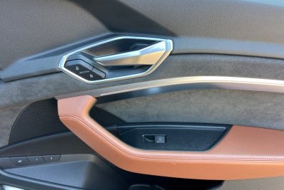 2019 Audi e-tron Prestige quattro