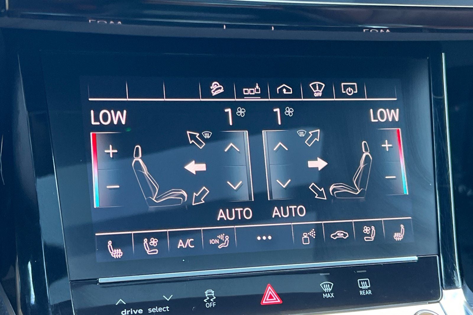 2019 Audi e-tron Prestige quattro