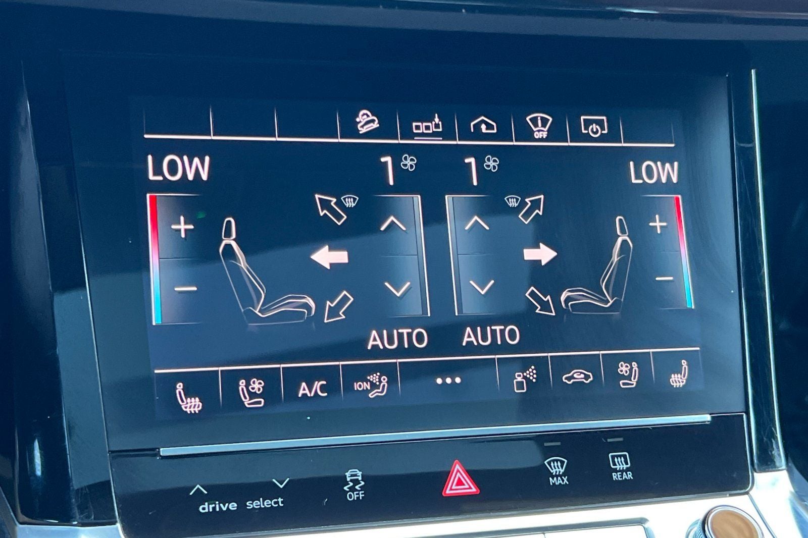 2019 Audi e-tron Prestige quattro
